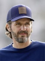 Blaser Leather Badge Kappe Dunkelblau Anwendung 1