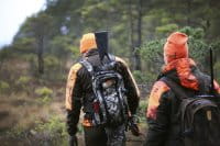 Pinewood Camou Jagdrucksack mit Gewehrholster 22 L Anwendung 1