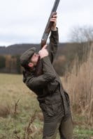 Blaser Vintage Wing Jacke Herren oliv/schwarz in action