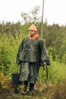 Pinewood Gustav Regenponcho Gr&uuml;n/Orange Anwendung 2