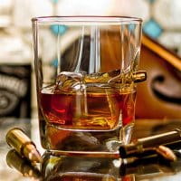 Verre &agrave; whisky KolbergGlas avec projectile