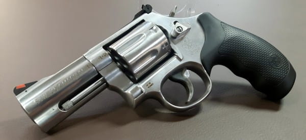 S&W 686 Plus 3" Revolver .357 Mag. 7 Schuss Trommel Stainless S&W 686 Plus 3" Revolver .357 Mag. 7 Schuss Trommel Stainless