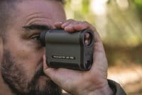 Leica Rangemaster CRF PRO Entfernungsmesser olivgr&uuml;n Anwendung 1