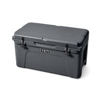 YETI Tundra 65 K&uuml;hlbox geschlossen Tan