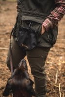 Pinewood Dog Sports Leckerli Tasche Black Anwendung 3