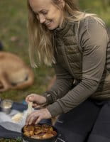 Pinewood Finnveden Hybrid Power Fleece Jacke Damen Oliv Anwendung 2