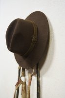 Blaser Traveller Hut an Wand h&auml;ngend