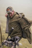 Blaser Alpha Stretch Jacke Herren am anziehen &uuml;ber pullover