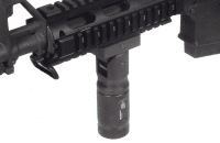 UTG Klappbarer Sturmgriff QD montiert