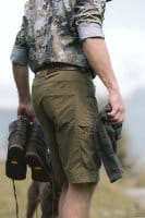 Blaser AirFlow Shorts Herren oliv seitlich angezogen