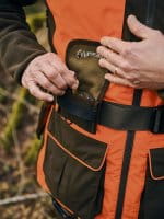 Pinewood Furudal Doghandler Weste Orange/Moss Green Anwendung 2